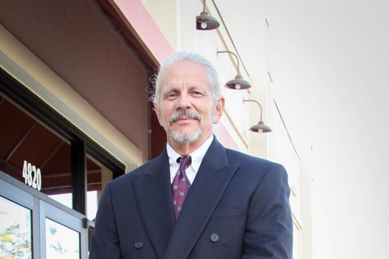 Dr. Lonnie Thornton